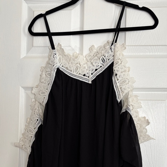 Black and White Lace Off-Shoulder Dress - Picture 5 of 5